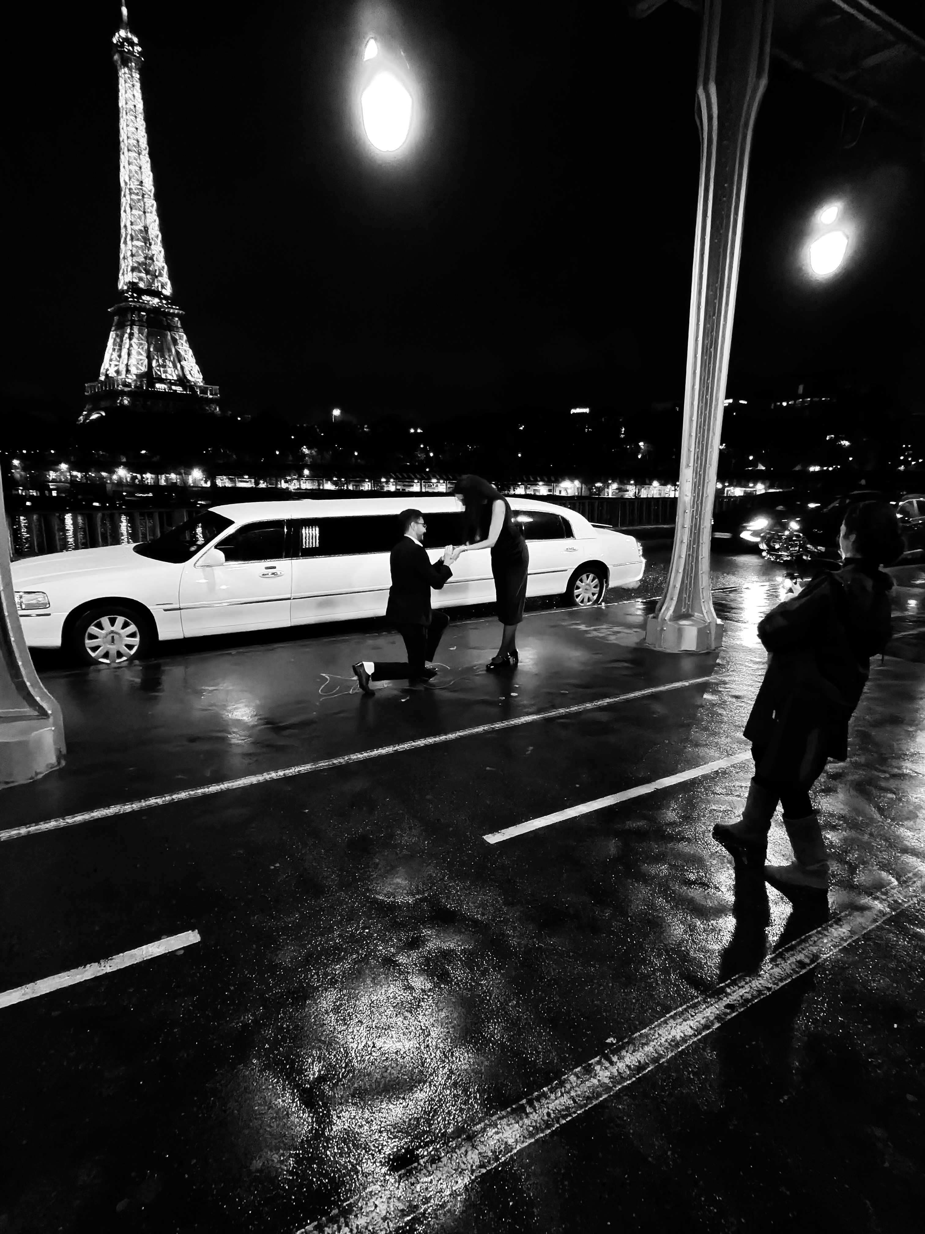 Limousine de mariage – arrivée de nuit à Paris