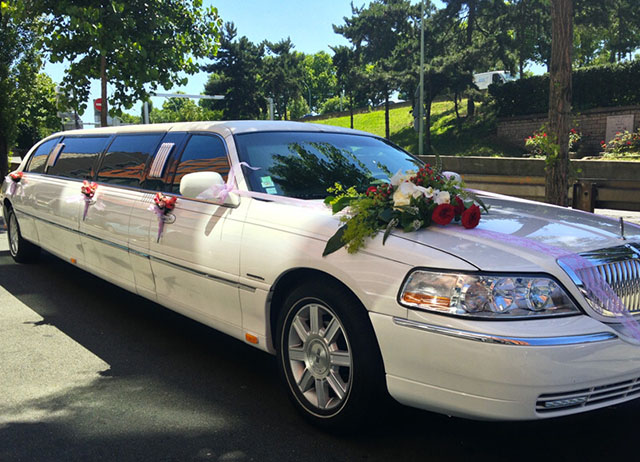 Limousine extérieure mariage