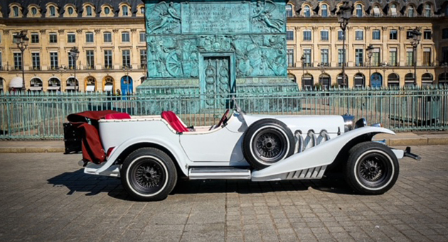 Voiture excalibur à Paris